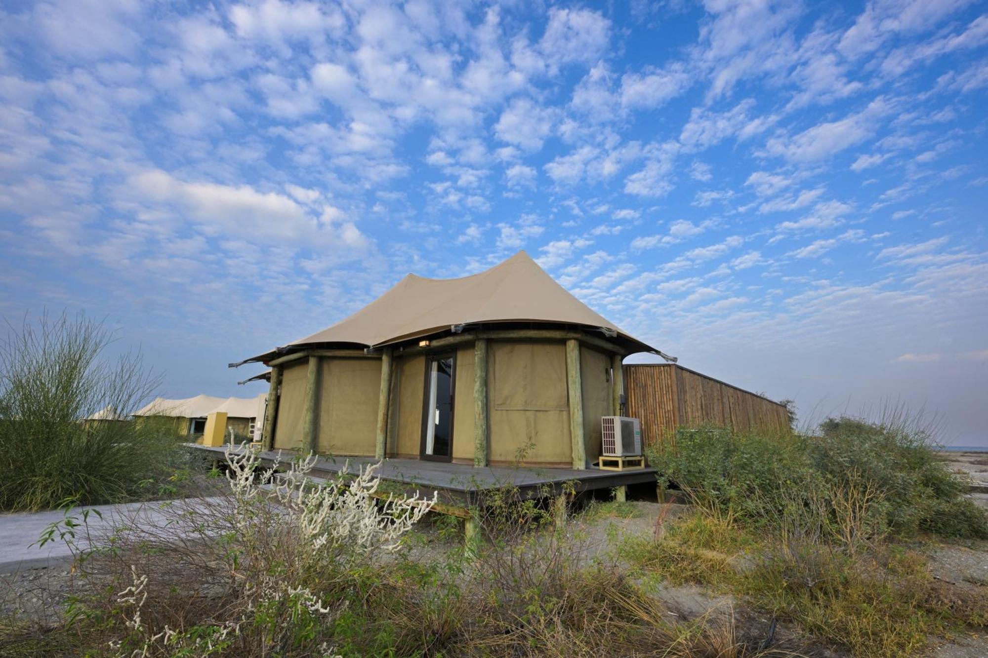 Kingfisher Retreat By Sharjah Collection Розкішний намет 5*